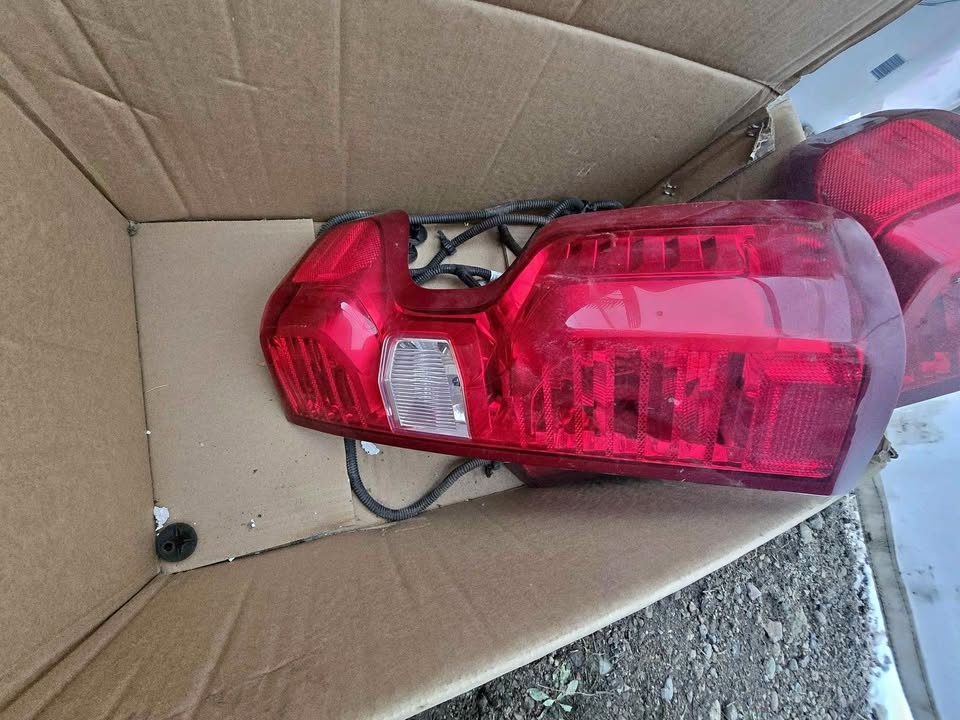 2020 Chevrolet 3500 Crew Cab Tail Lights