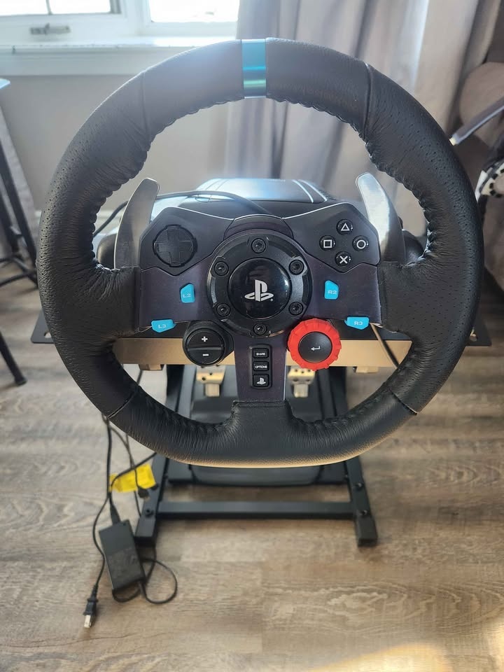 Logitech Wheel + Pedals + Frame for PS3 & PS4