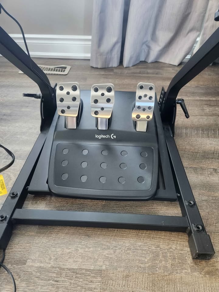 Logitech Wheel + Pedals + Frame for PS3 & PS4 - photo 3