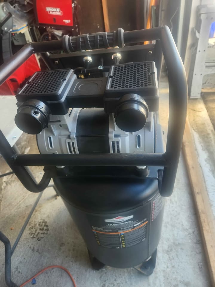 AIR COMPRESSOR - photo 2