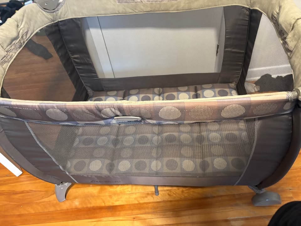Eddie Bauer Bassinet and Pack n Play - photo 2