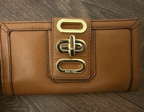Nine West Tan Wallet with Gold Turn Lock & Metallic Interior - photo 2