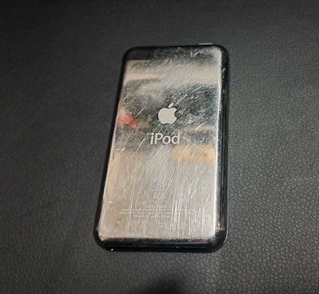 iPod Touch 1st Gen 8GB - photo 3