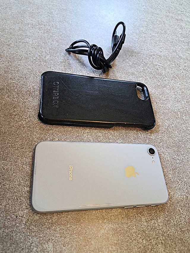 iPhone 8 64GB White - photo 2
