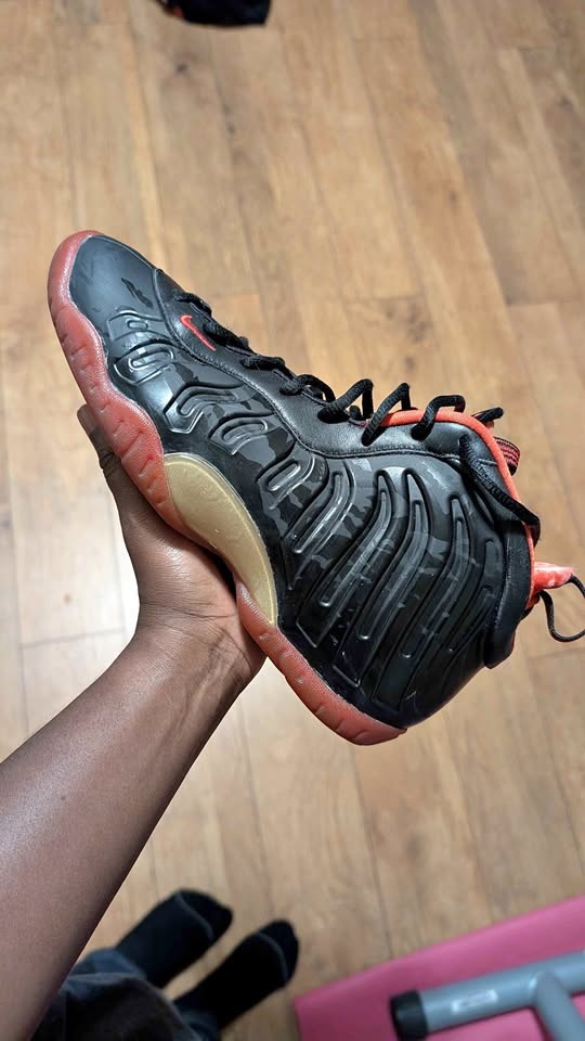 Nike Little Posite One Dracula Vampire Youth Sz 7 / Women's 8-8.