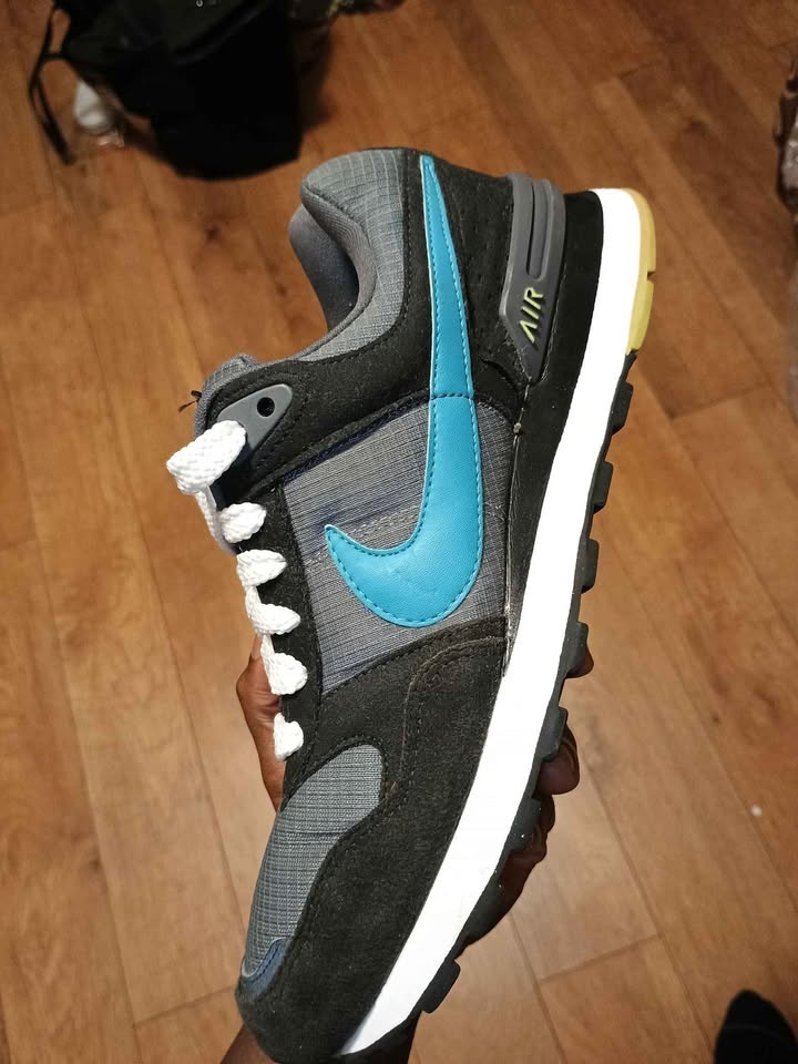 Nike Air Women's Shoes Size 7 - photo 2