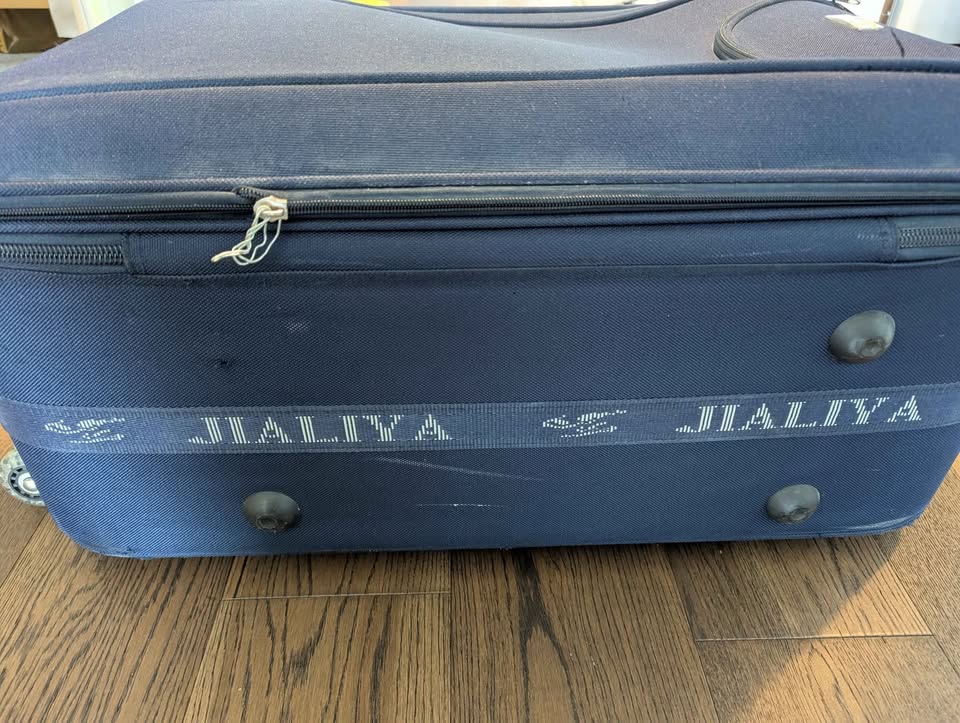 Full size check-in suitcase - photo 4