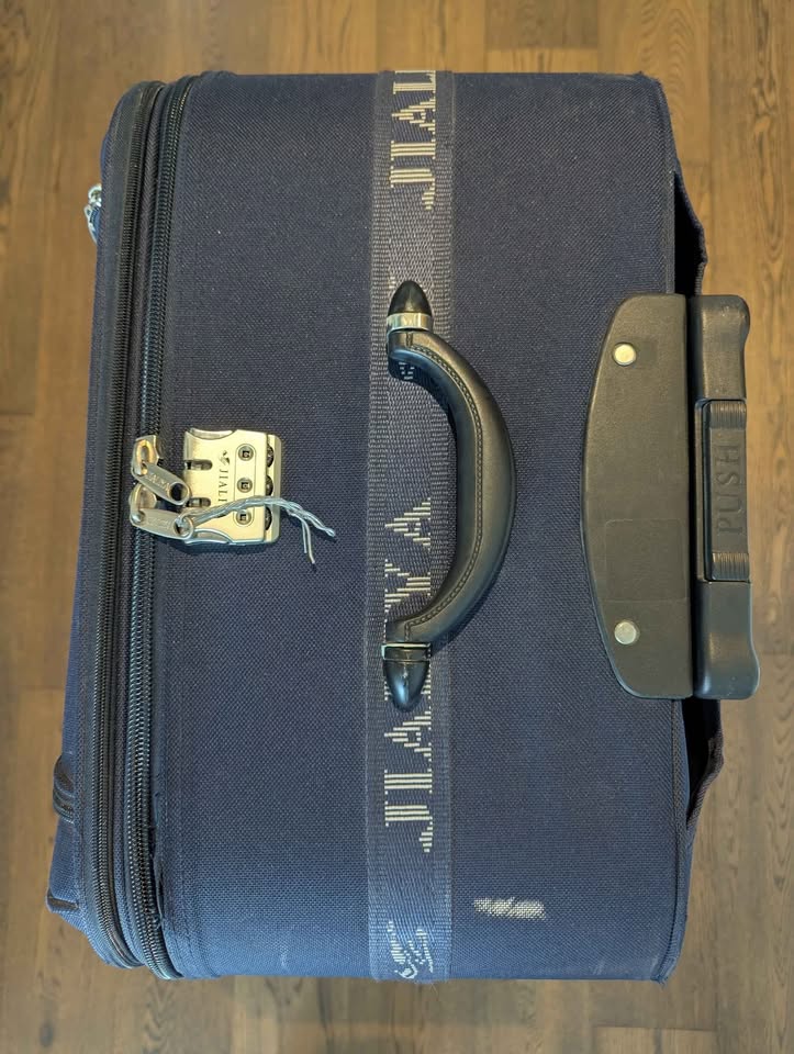 Full size check-in suitcase - photo 5
