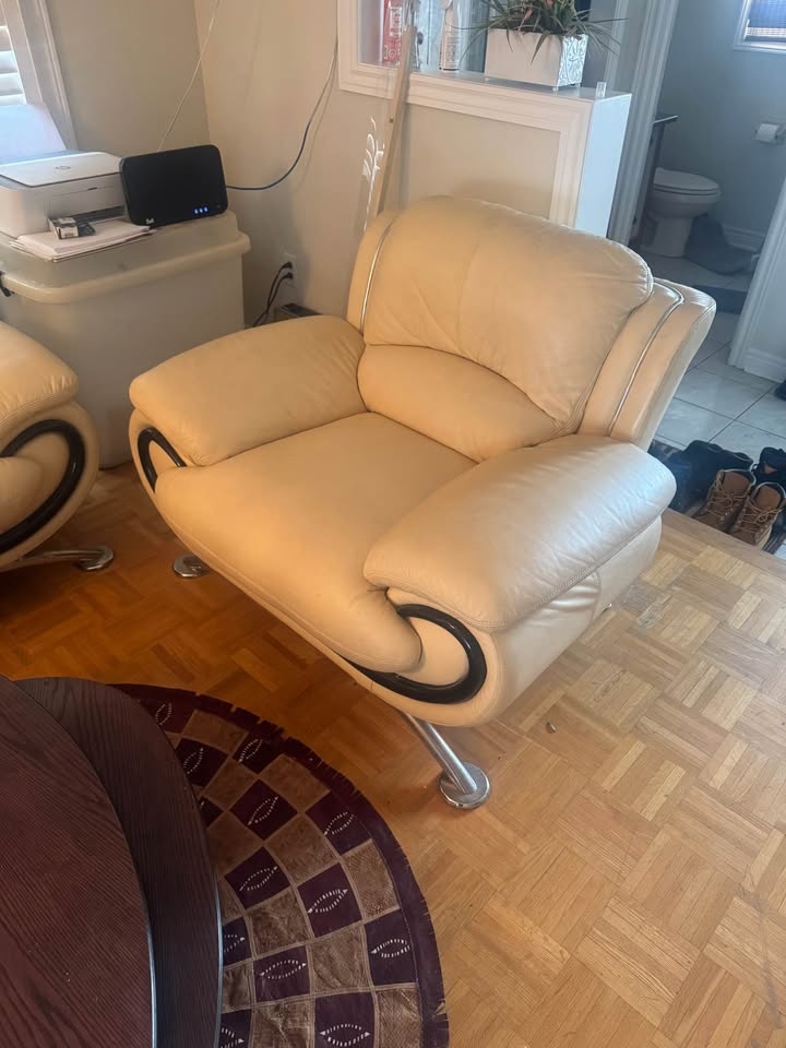 Modern Cream Leather Sofa Set - 3 Piece - Excellent Condition - photo 2