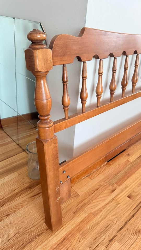 Solid Wood Vintage Roxton Queen Headboard – Made in Canada - photo 2