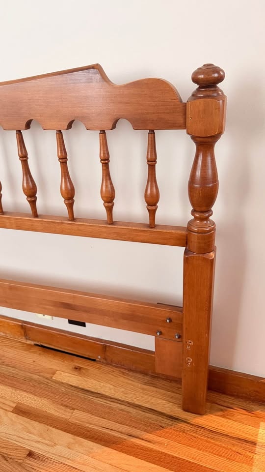 Solid Wood Vintage Roxton Queen Headboard – Made in Canada - photo 3