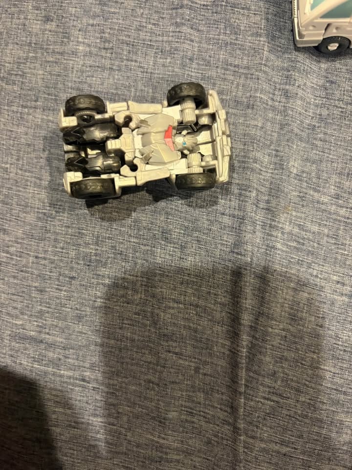 Transformers Legion Class Robots in Disguise - photo 3