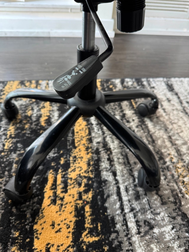 Rolling office chair for sale - immediate - photo 4