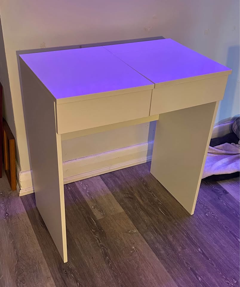 Make-Up Vanity / White Vanity / Desk - photo 2