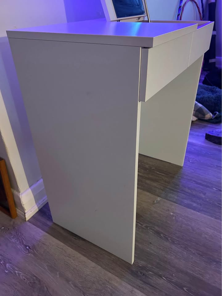 Make-Up Vanity / White Vanity / Desk - photo 3