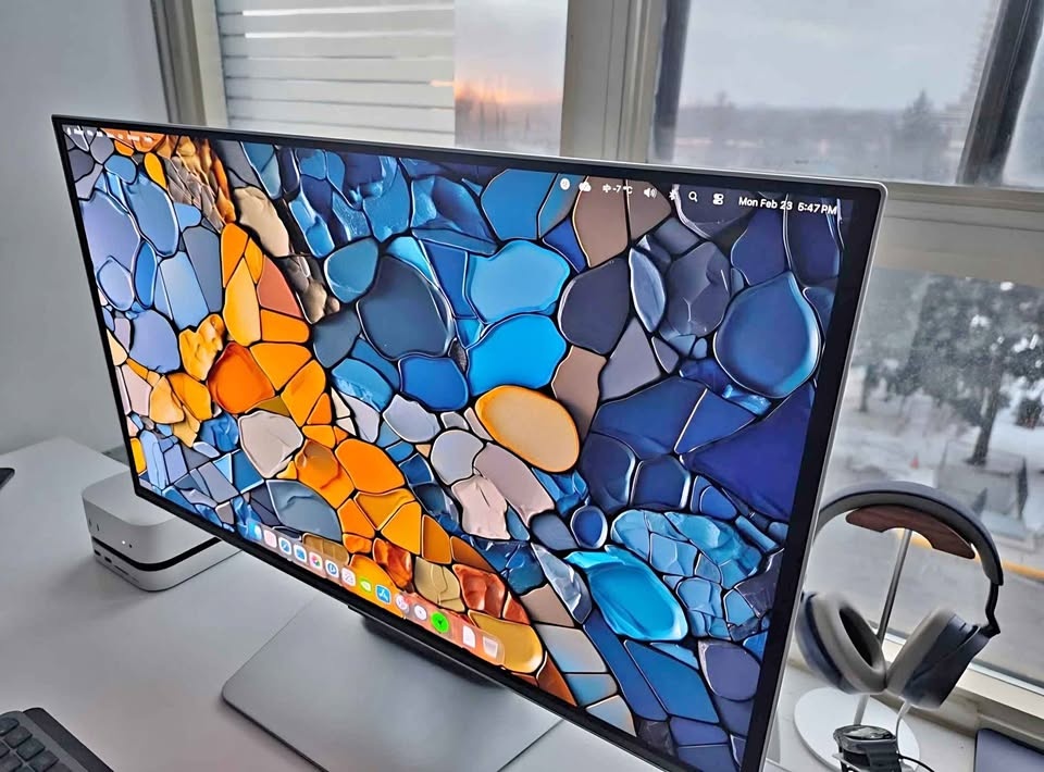 Samsung G8 Odyssey OLED Gaming Monitor