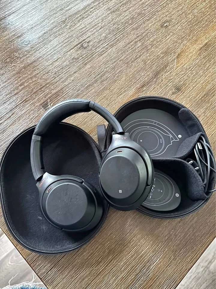 SONY WH-1000XM3 Wireless Noise Cancelling Headphones thumbnail