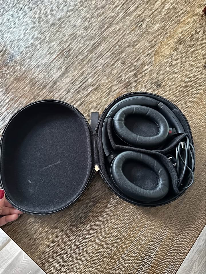 SONY WH-1000XM3 Wireless Noise Cancelling Headphones - photo 2
