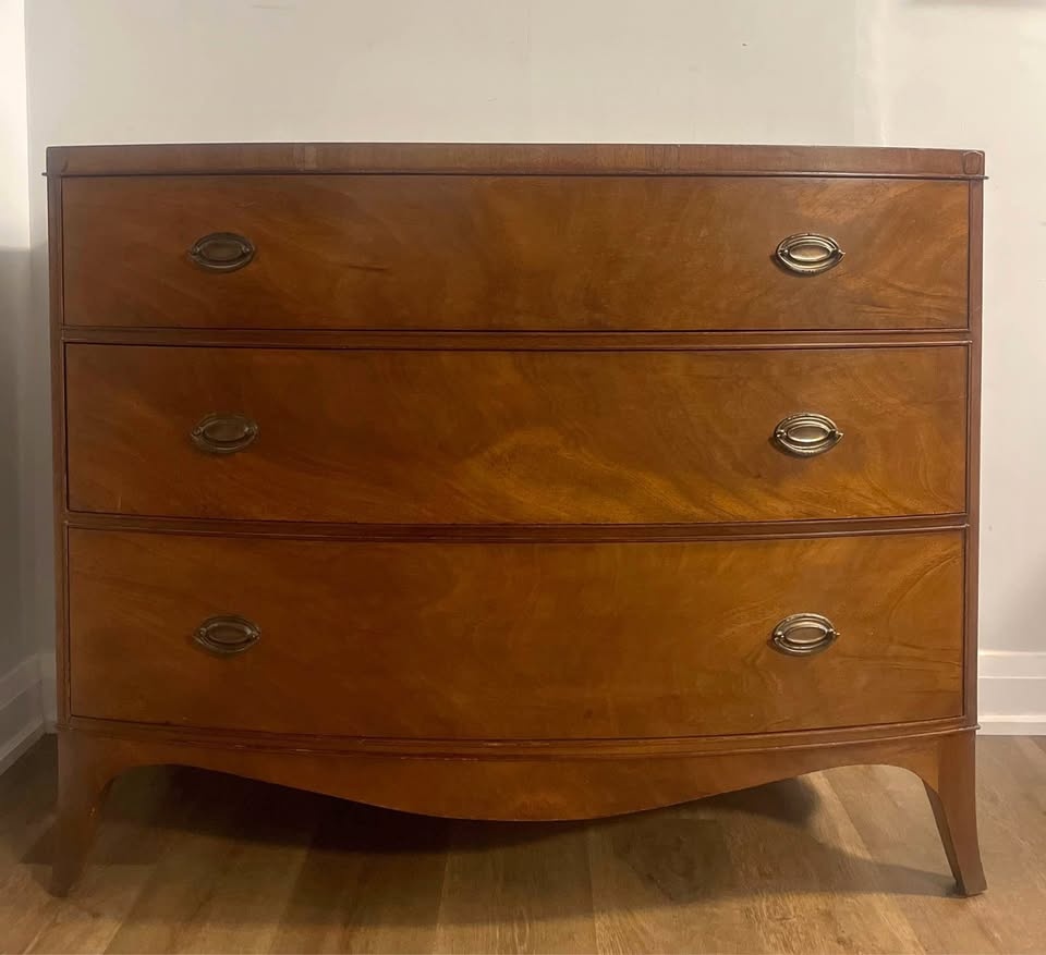 Vintage Solid Wood Curved Front Dresser – 3 Drawer