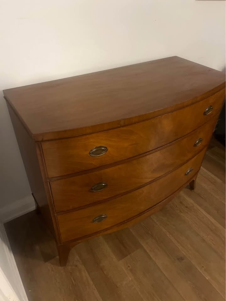 Vintage Solid Wood Curved Front Dresser – 3 Drawer - photo 3
