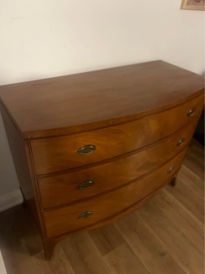 Vintage Solid Wood Curved Front Dresser – 3 Drawer - photo 4