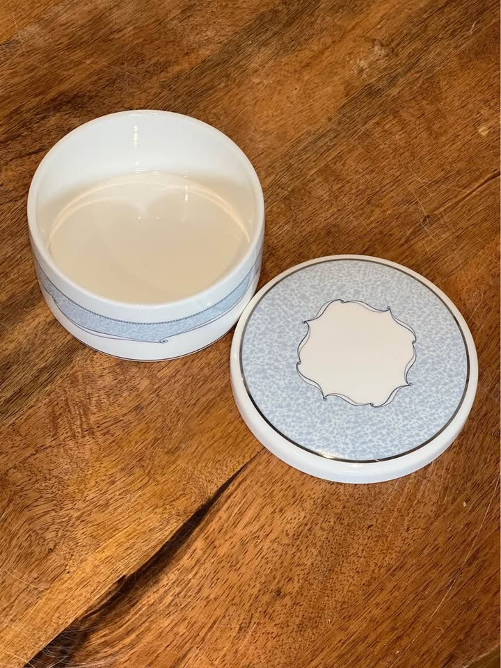 Vintage Wedgwood "Venice" Bone China Trinket Box - photo 4