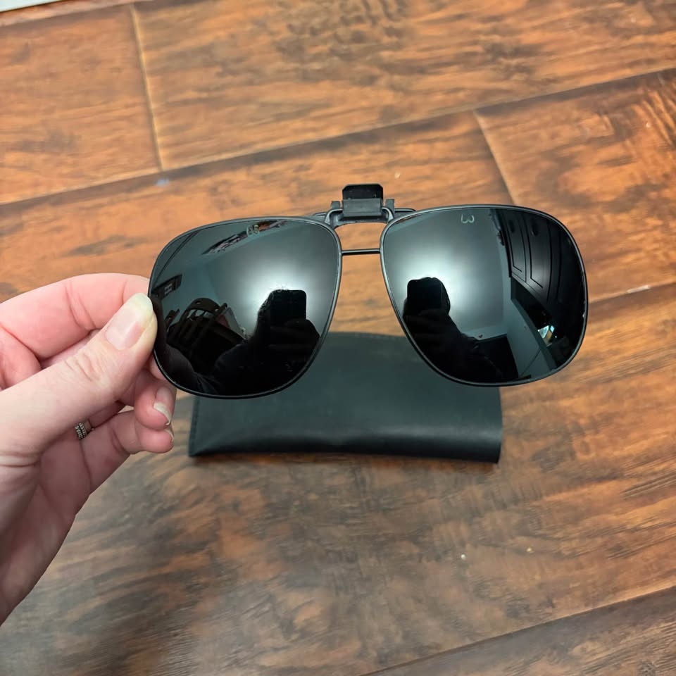 Vintage Clip on Sunglasses with Case - photo 2