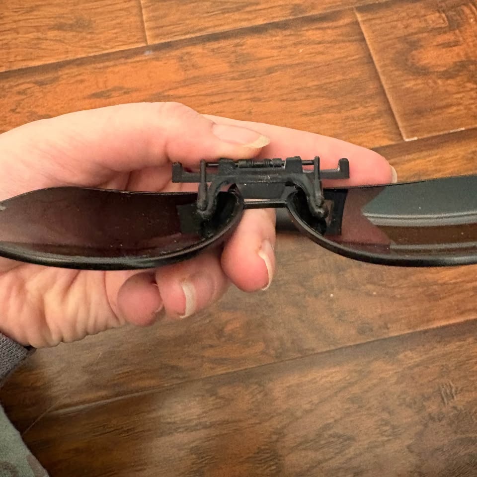 Vintage Clip on Sunglasses with Case - photo 4