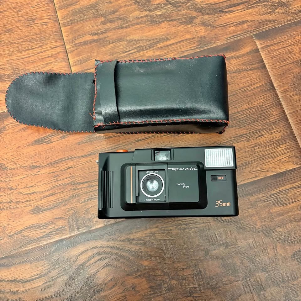Vintage Realistic Focus Free 35mm Film Camera