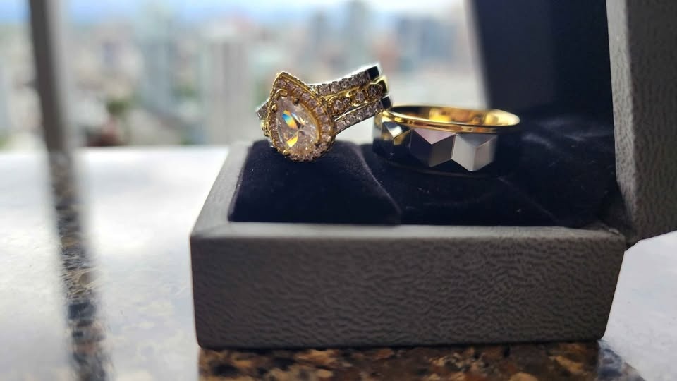 Wedding ring/band - photo 2