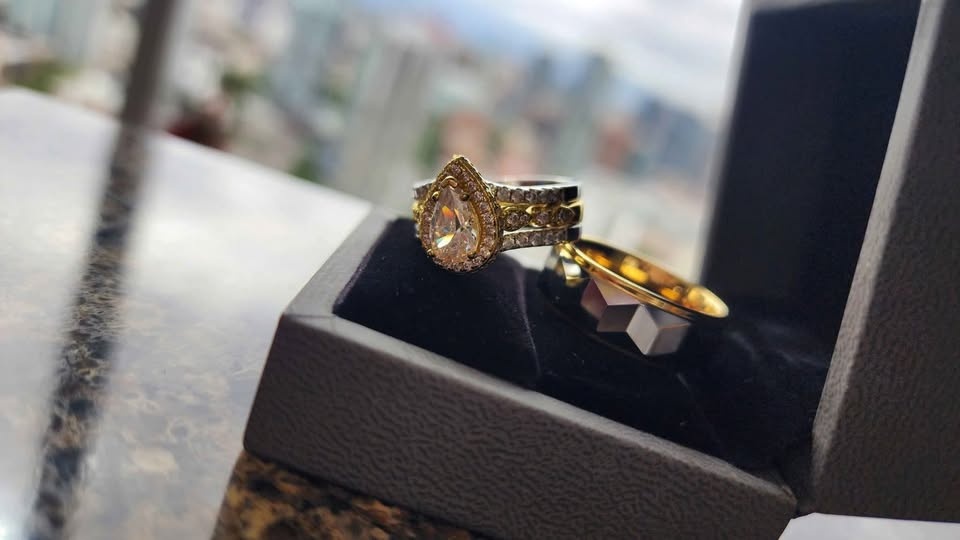 Wedding ring/band - photo 3