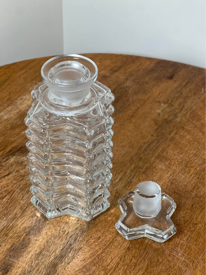 Art Deco Perfume Bottle with Stopper - photo 4