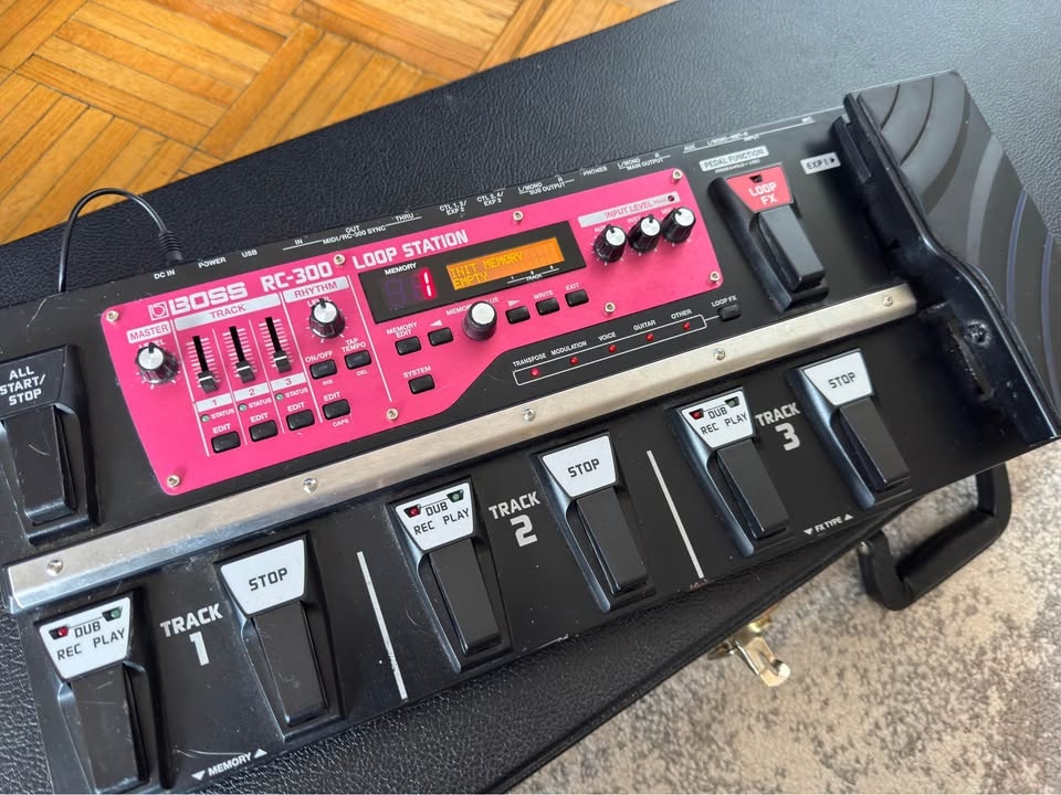 Boss RC-300 loop station
