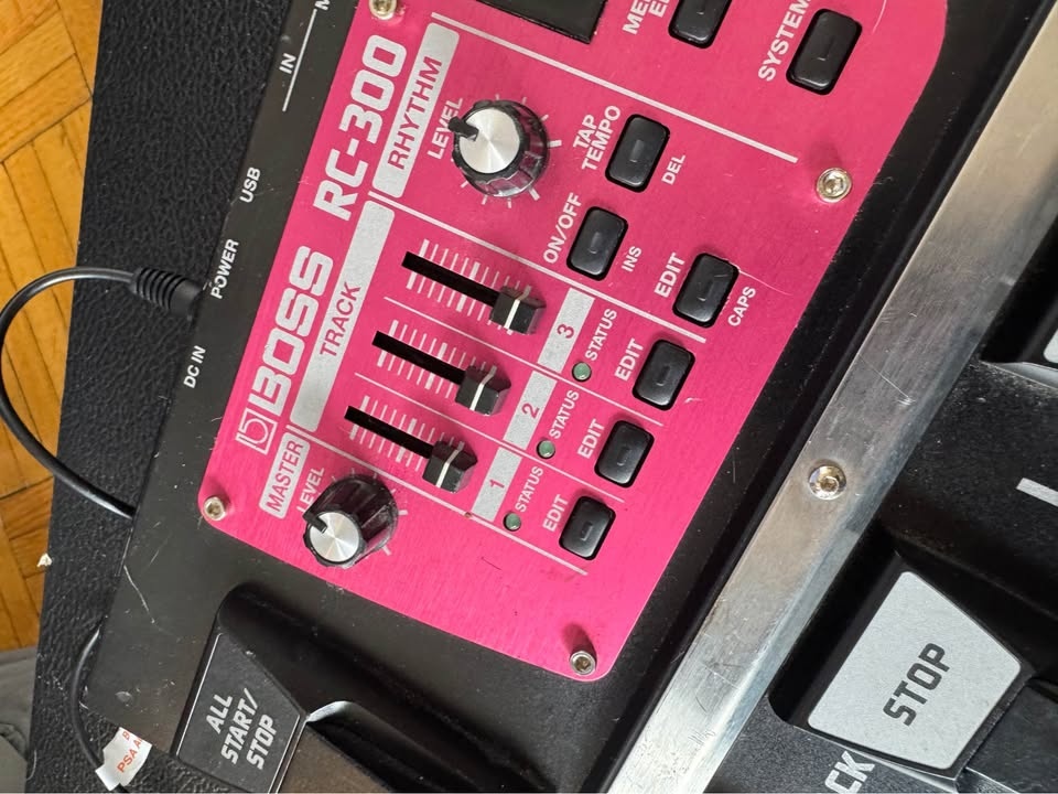 Boss RC-300 loop station - photo 3