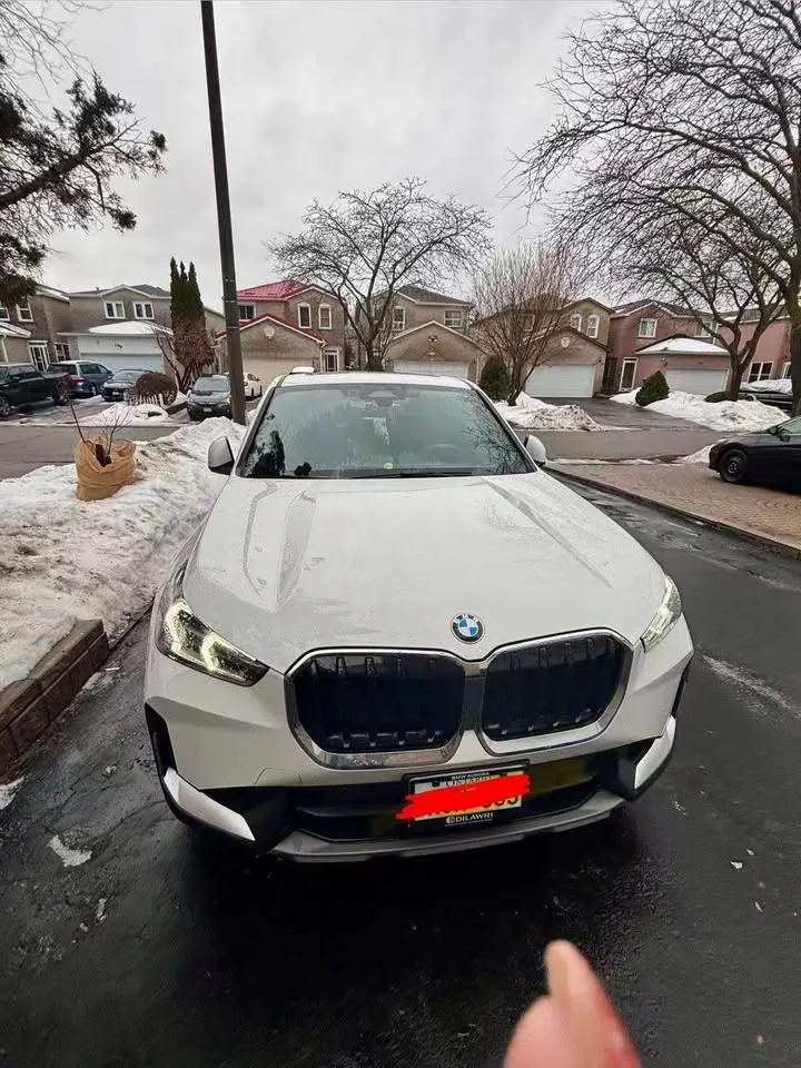 2023 BMW X1 xDrive28i Lease Takeover | White | Low KM - photo 2