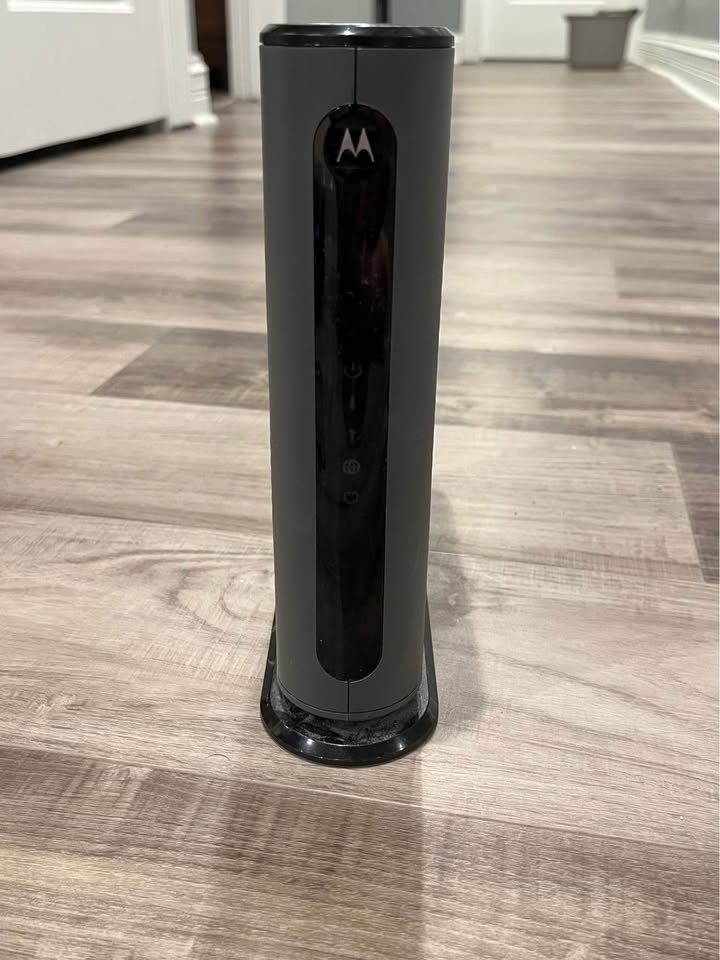 Motorola MB8600 Cable Modem - photo 2