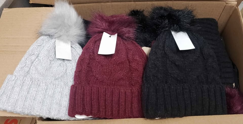 Winter Thermal Gear Bundle: Hats, Gloves, Socks & More - photo 2