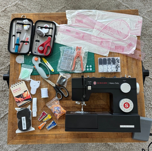Singer Heavy Duty 4432 Black Sewing Machine & Essentials