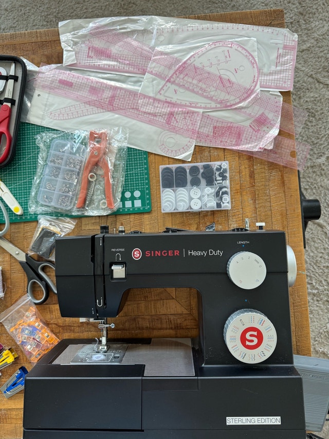 Singer Heavy Duty 4432 Black Sewing Machine & Essentials - photo 3