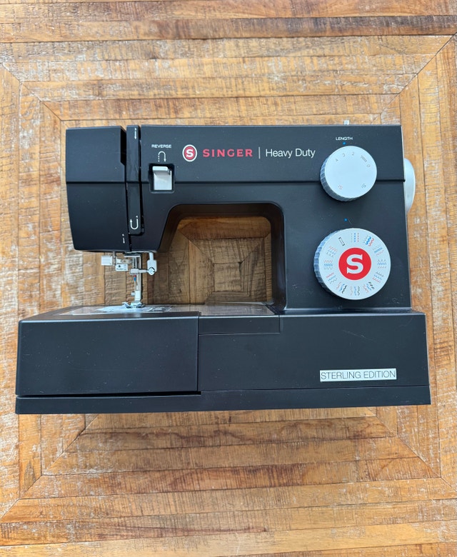 Singer Heavy Duty 4432 Black Sewing Machine & Essentials - photo 4