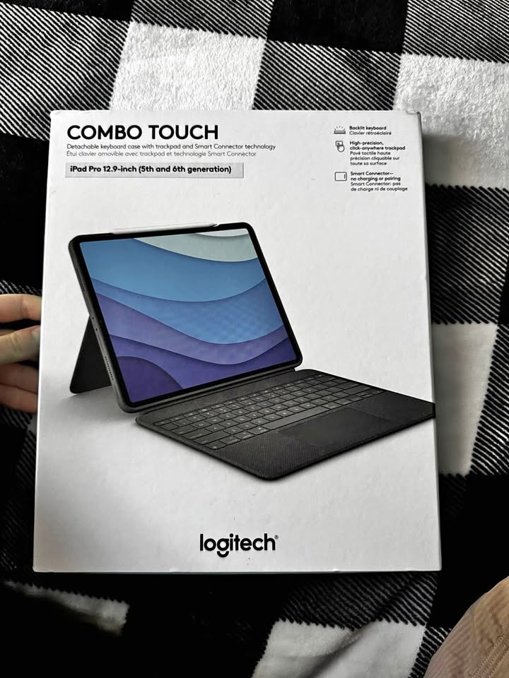 NEW Logitech Combo Touch 12.9” Keyboard Case (5th/6th Gen)