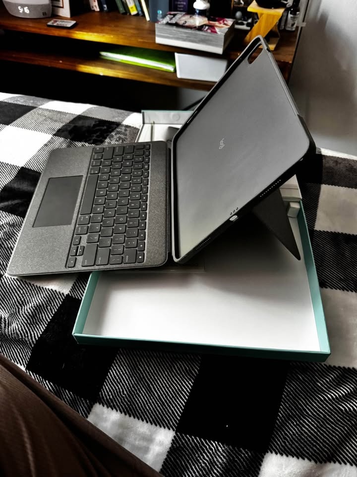 NEW Logitech Combo Touch 12.9” Keyboard Case (5th/6th Gen) - photo 5