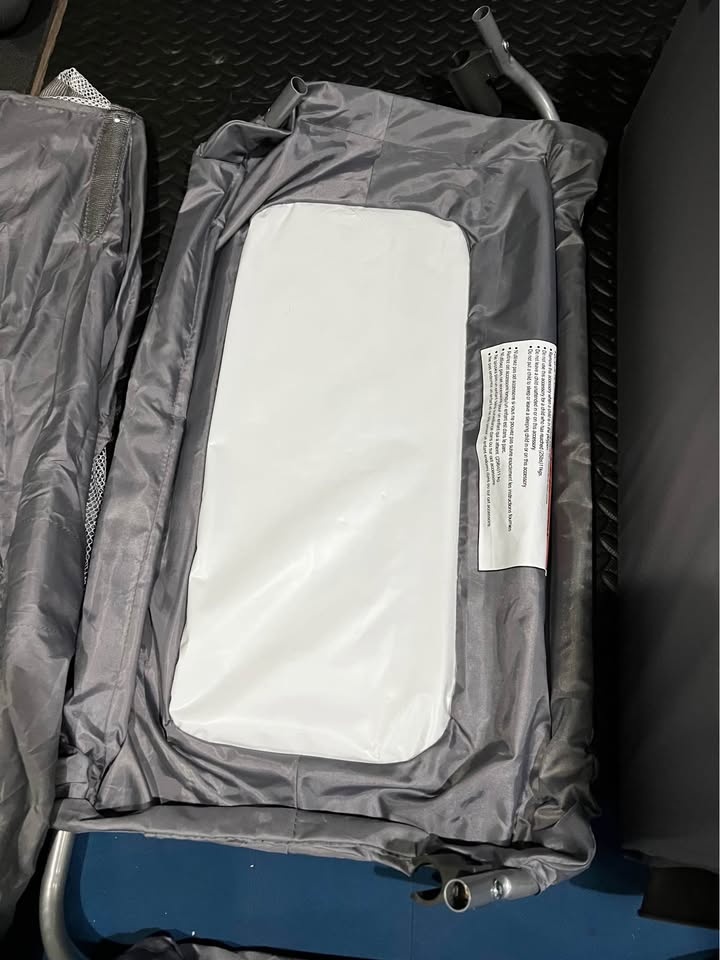 LIVINGbasics Portable Crib/Playard & Changing Station - photo 5