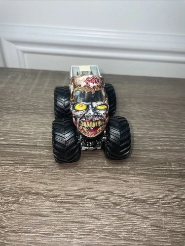 Hot Wheels Monster Jam Zombie Truck 1:64 Scale