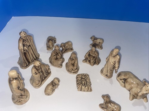 Vintage 14 Piece Nativity Set Glazed Ceramic Butterscotch - photo 4