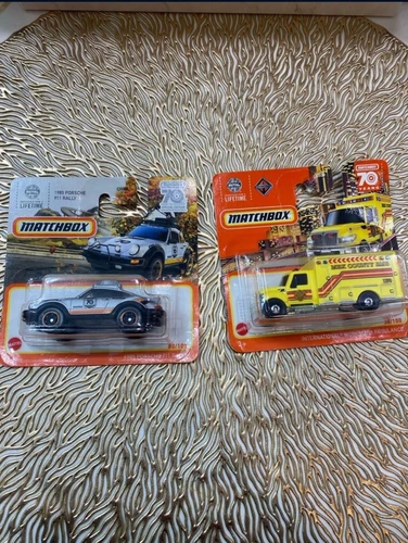 Matchbox 1985 PORSCHE 911 & INTERNATIONAL WORKSTAR AMBULANCE - photo 4