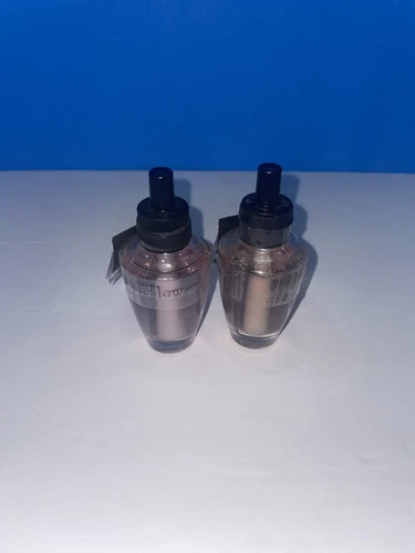 Bath & Body Works Wallflowers Refill Bulbs - Lot of 2 - photo 2