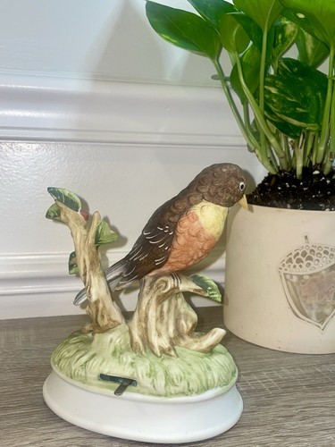 Vintage 1970 Gorham Porcelain Robin Bird Music Box (#15) - photo 4