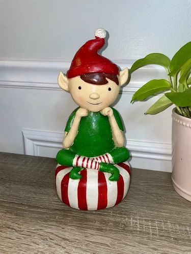 Cracker Barrel Sitting Elf Holiday Christmas 10" Statue - photo 2