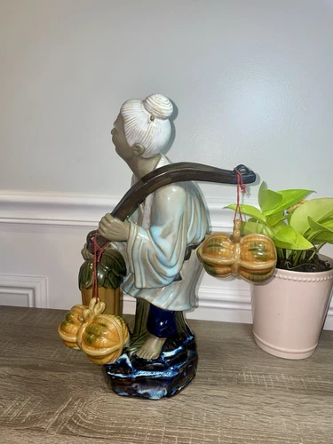Vintage Chinese Porcelain Figurine - Elderly Woman with Yoke - photo 3